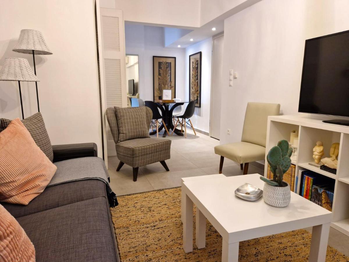 Mama's - 2 Bedroom Near Acropolis Apartment *