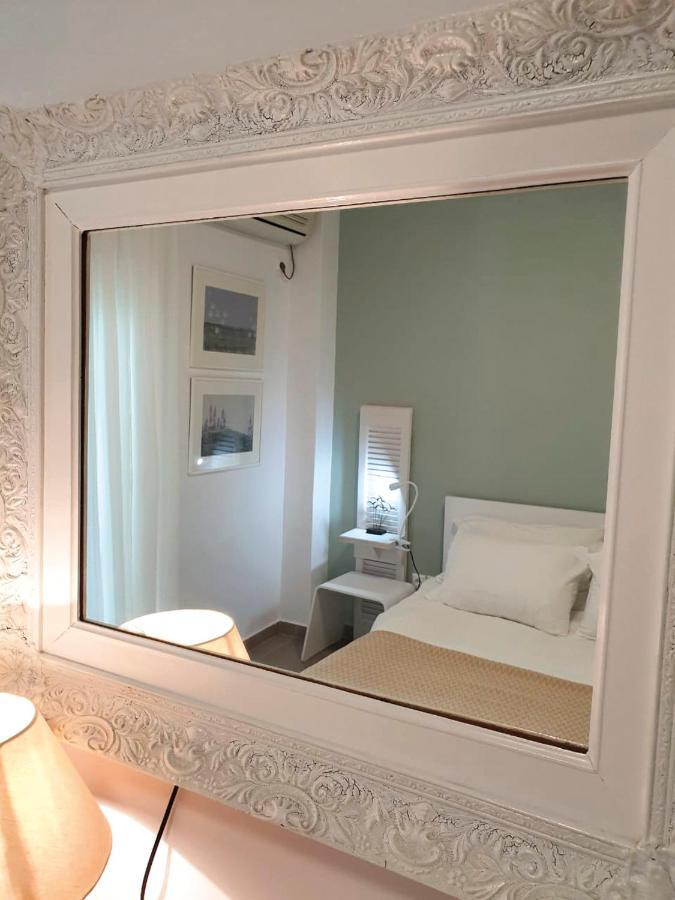 Mama's - 2 Bedroom Near Acropolis Apartment *