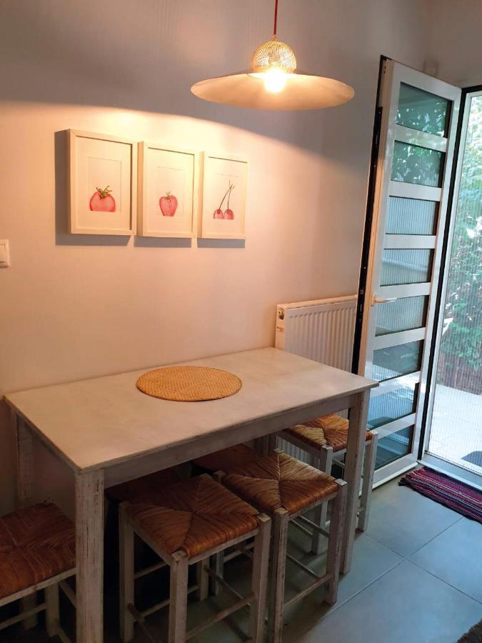 Mama's - 2 Bedroom Near Acropolis Apartment *